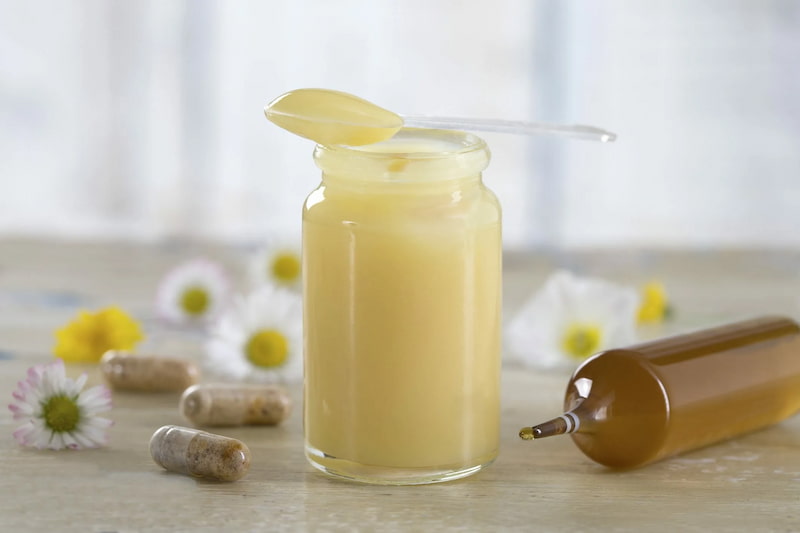 ژل رویال عسل طبیعی سرشار از ترکیبات مغذی